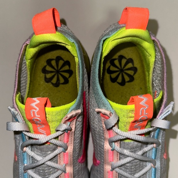 Nike Air Vapormax 2021 Flyknit gray/multicolor women’s size 7.5 - Picture 4 of 10